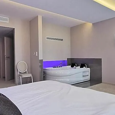 Sevilla Gold فندق 3*